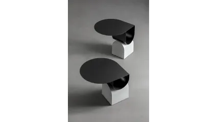 Tavolino Vague coffee table in metallo con base in cemento di Bonaldo